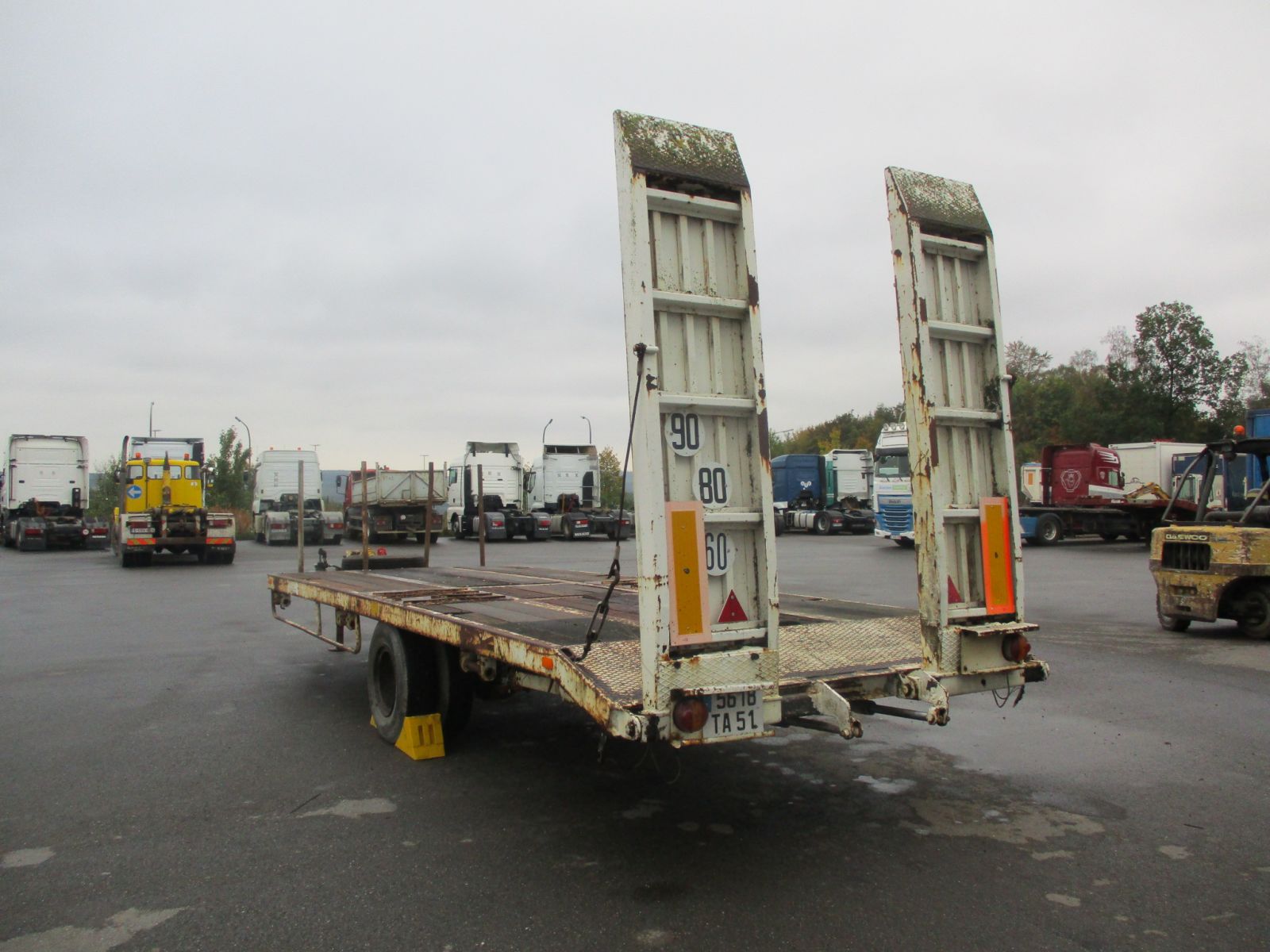 Second hand sale Semi-trailer - DEMCO   Chariot porte-engin (Belgique - Europe) - Houffalize Trading s.a.