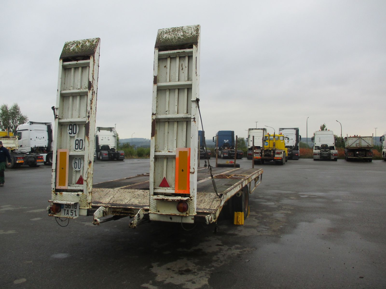 Second hand sale Semi-trailer - DEMCO   Chariot porte-engin (Belgique - Europe) - Houffalize Trading s.a.