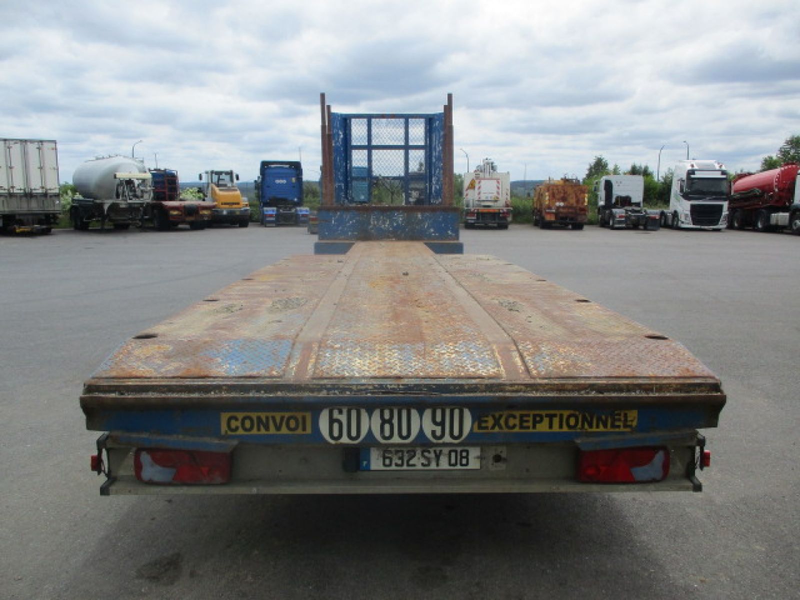 Second hand sale Semi-trailer - LOUAULT SR33A57  porte-engin (Belgique - Europe) - Houffalize Trading s.a.