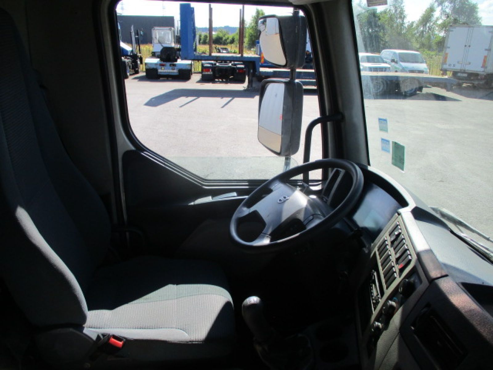 Second hand sale Truck units - VOLVO FL 240  FOURGON (Belgique - Europe) - Houffalize Trading s.a.