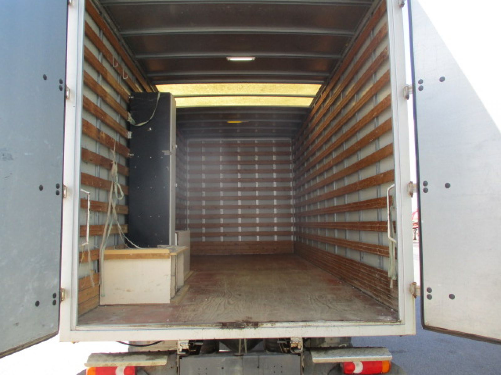  Unidades de camiones - VOLVO FL 240  FOURGON (Belgique - Europe) - Houffalize Trading s.a.