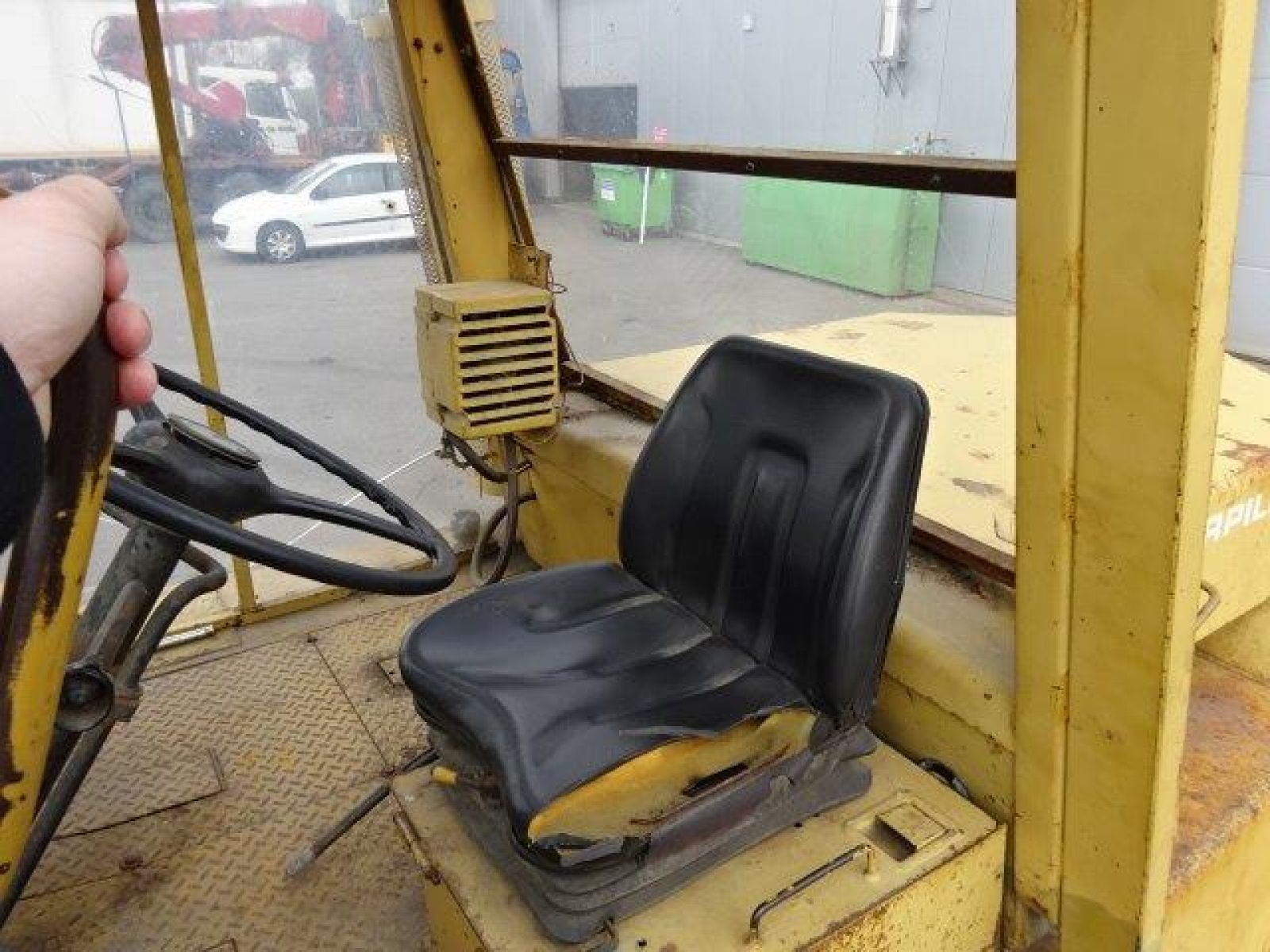 Vente occasion  Divers - CATERPILLAR V225  CHARIOT ELEVATEUR (Belgique - Europe) - Houffalize Trading s.a.