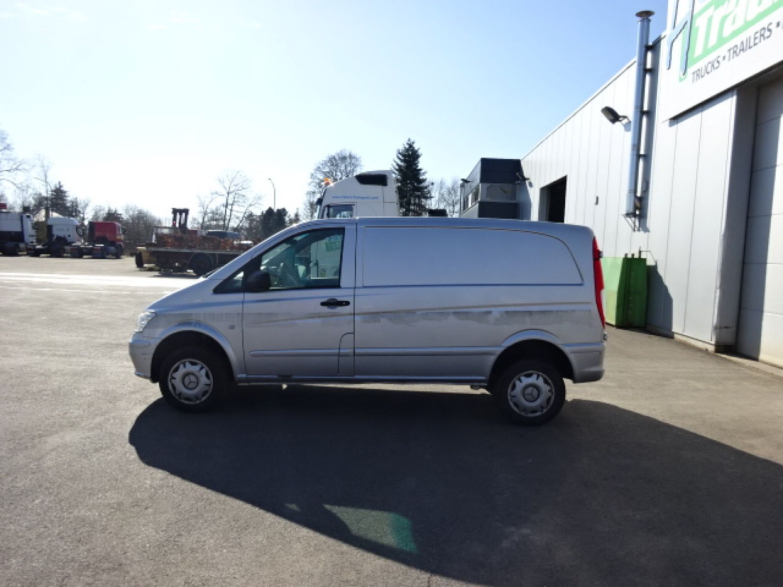 Second hand sale Diverse - MERCEDES VITO 113 cdi 113 CDI Fourgonnette (Belgique - Europe) - Houffalize Trading s.a.