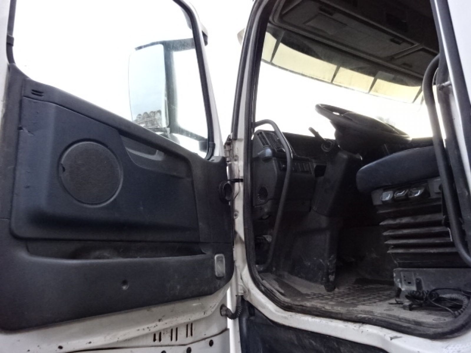 Vente occasion  Tracteur - VOLVO FH 460  Tracteur (Belgique - Europe) - Houffalize Trading s.a.