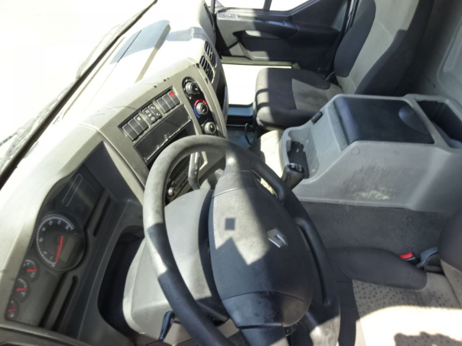 Vente occasion  Porteur - RENAULT Midlum 270 dxi  176 (Belgique - Europe) - Houffalize Trading s.a.