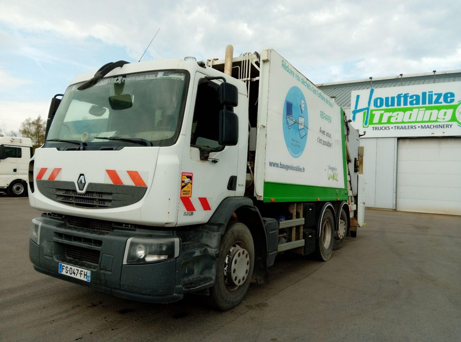Second hand saleTruck units - RENAULT PREMIUM 320 -MOTEUR HORS SERVICE-  Camion poubelle - BOM (Belgique - Europe) - Houffalize Trading s.a.