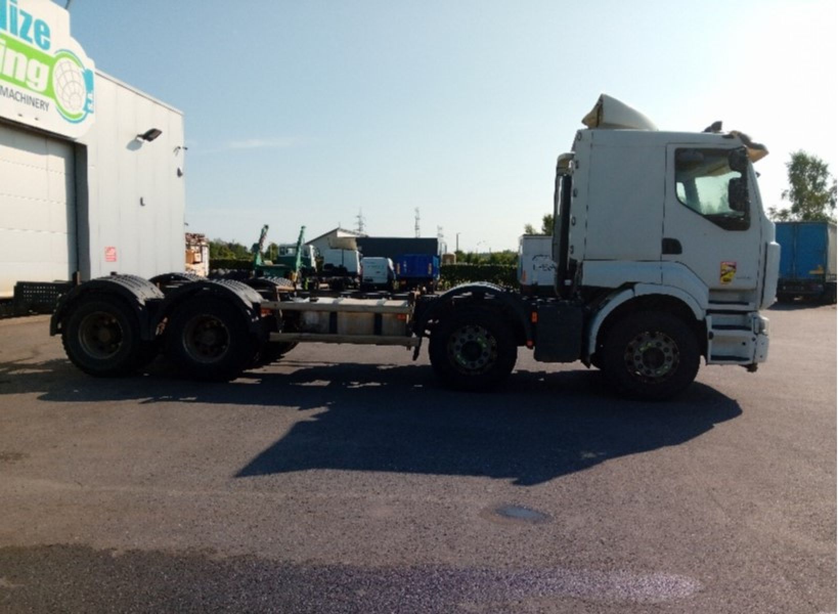 Second hand sale Truck units - RENAULT Premium Lander 460 dxi - 8x4    (Belgique - Europe) - Houffalize Trading s.a.