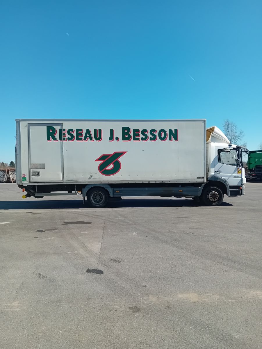  LKW-Einheiten - MERCEDES Atego 1222  CAMION FOURGON (Belgique - Europe) - Houffalize Trading s.a.