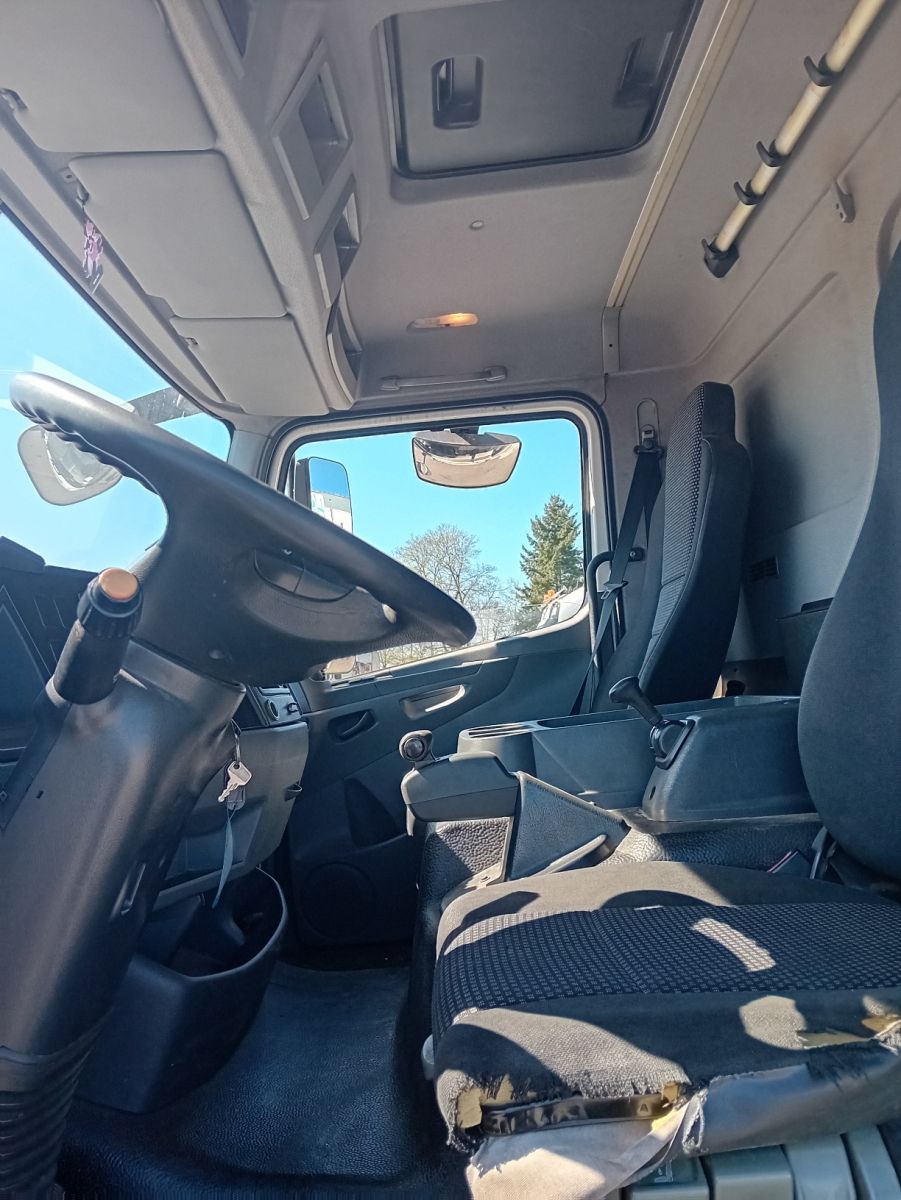  LKW-Einheiten - MERCEDES Atego 1222  CAMION FOURGON (Belgique - Europe) - Houffalize Trading s.a.