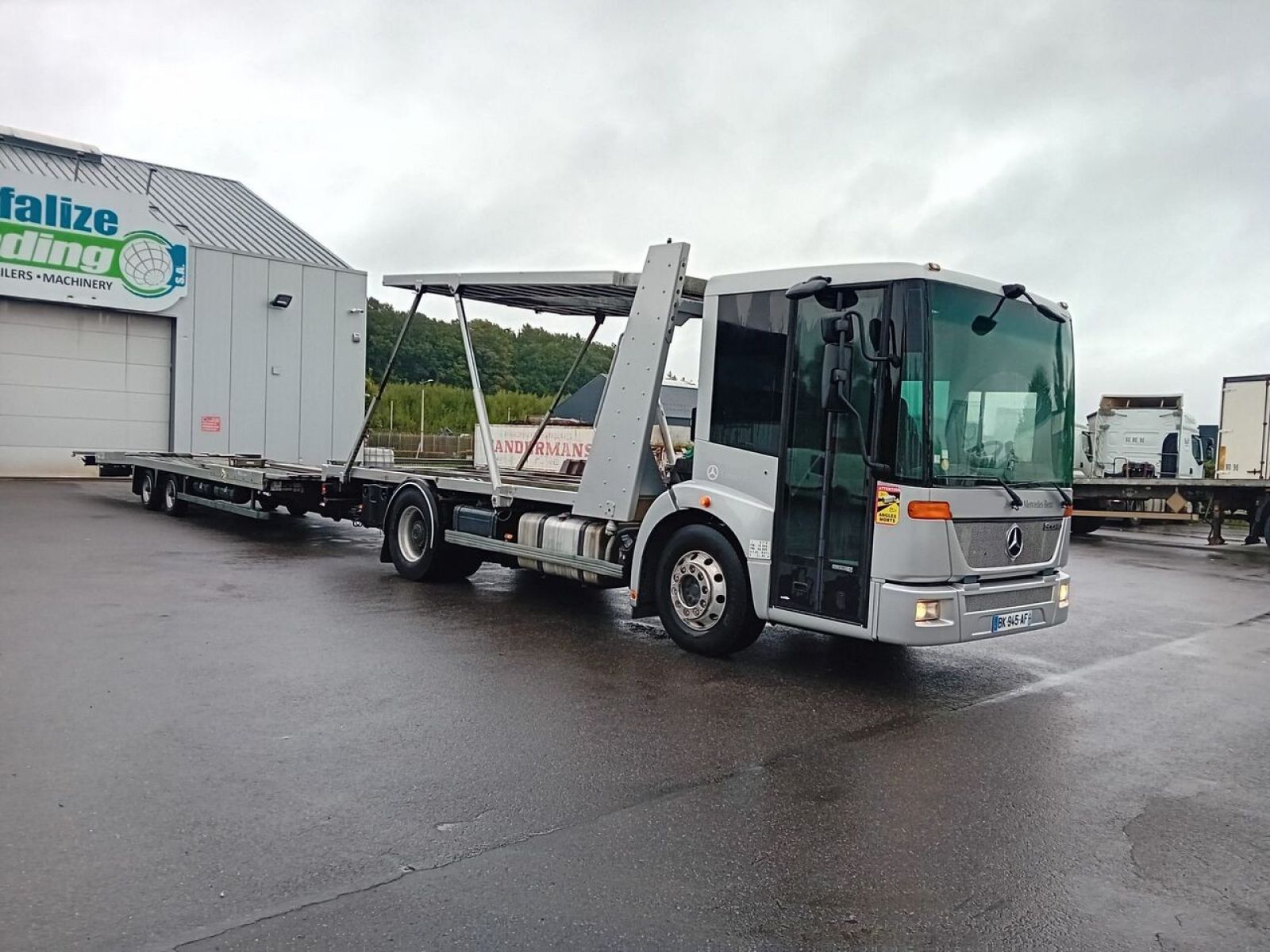  LKW-Einheiten - MERCEDES 1833 - ECONIC  Porte voitures (Belgique - Europe) - Houffalize Trading s.a.