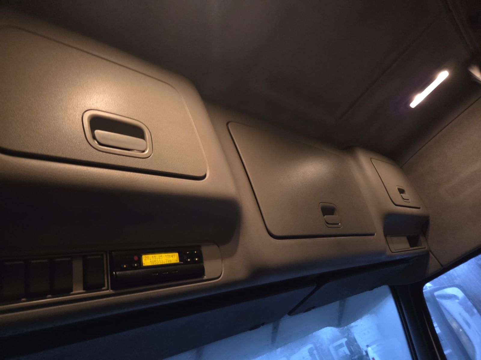  Sattelzugmaschinen - VOLVO FH12 Voith  TRACTEUR (Belgique - Europe) - Houffalize Trading s.a.