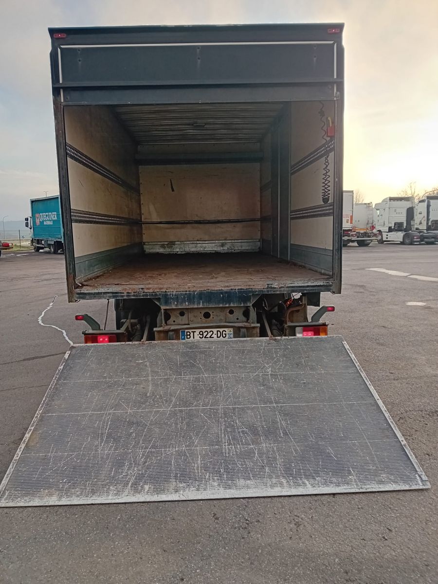 Vente occasion  Porteur - IVECO ML 120  Camion fourgon (Belgique - Europe) - Houffalize Trading s.a.