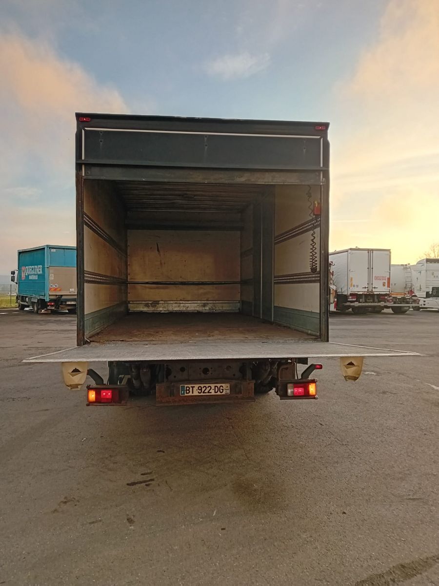 Vente occasion  Porteur - IVECO ML 120  Camion fourgon (Belgique - Europe) - Houffalize Trading s.a.