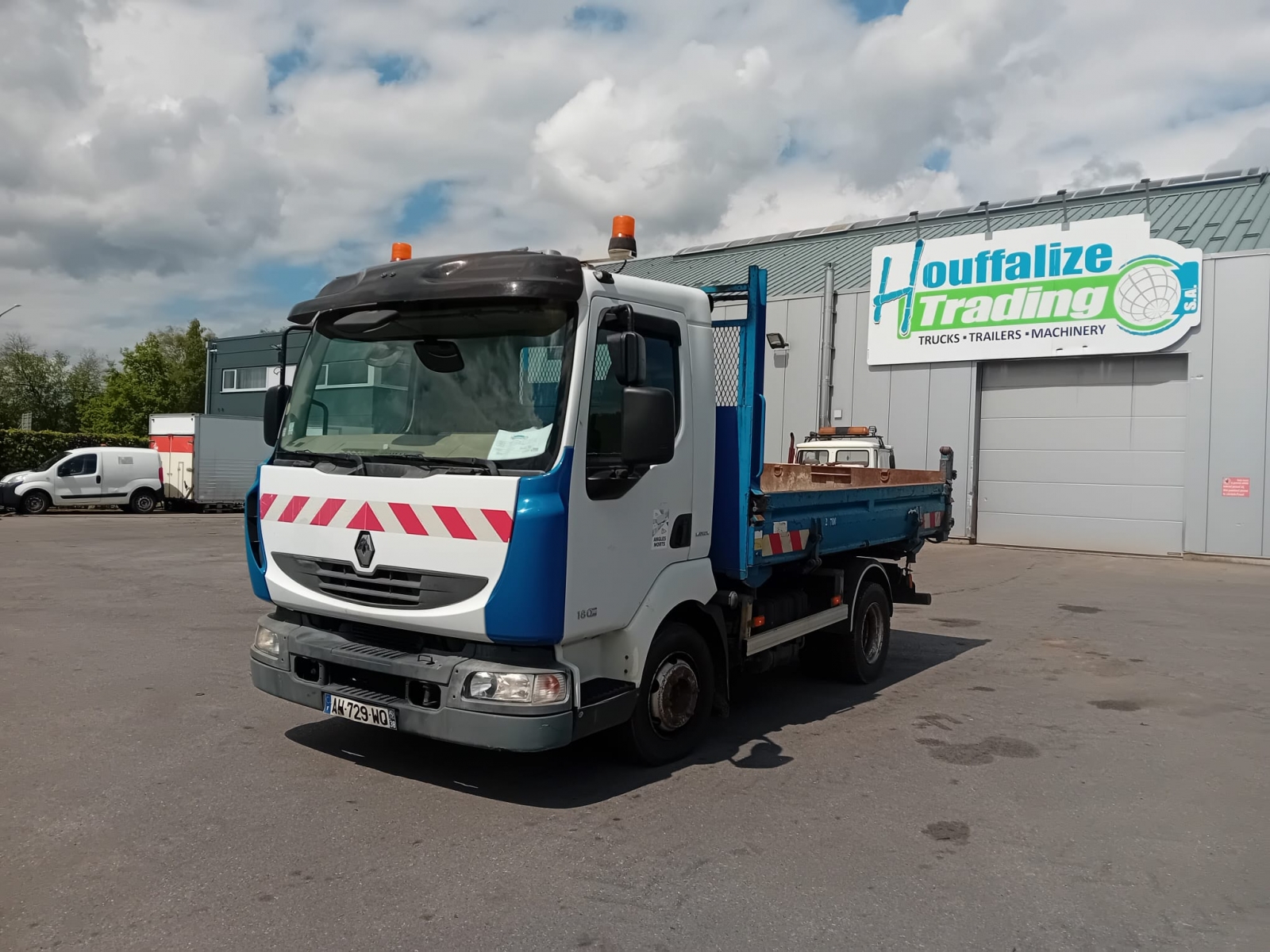 Vente occasion Porteur - Renault Midlum 180dxi benne (Belgique - Europe) - Houffalize Trading s.a.