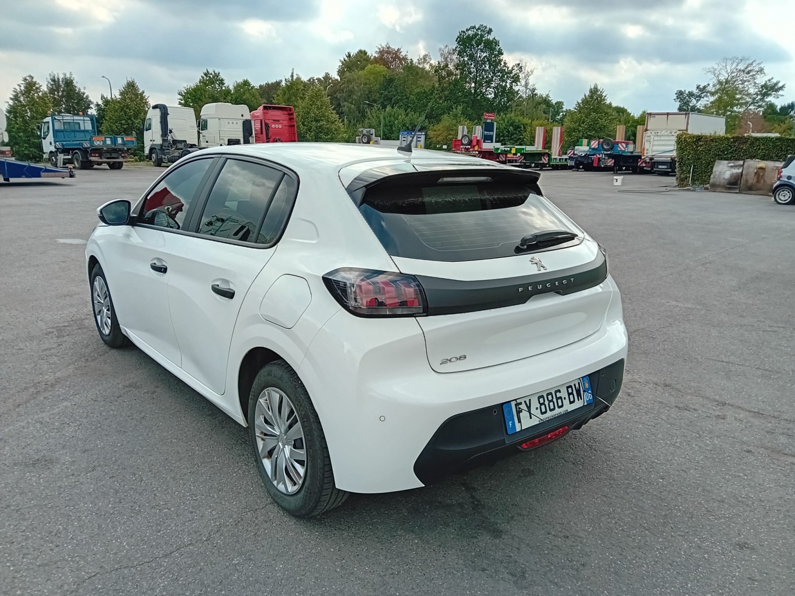 Second hand sale Diverse - Peugeot 208 (Belgique - Europe) - Houffalize Trading s.a.