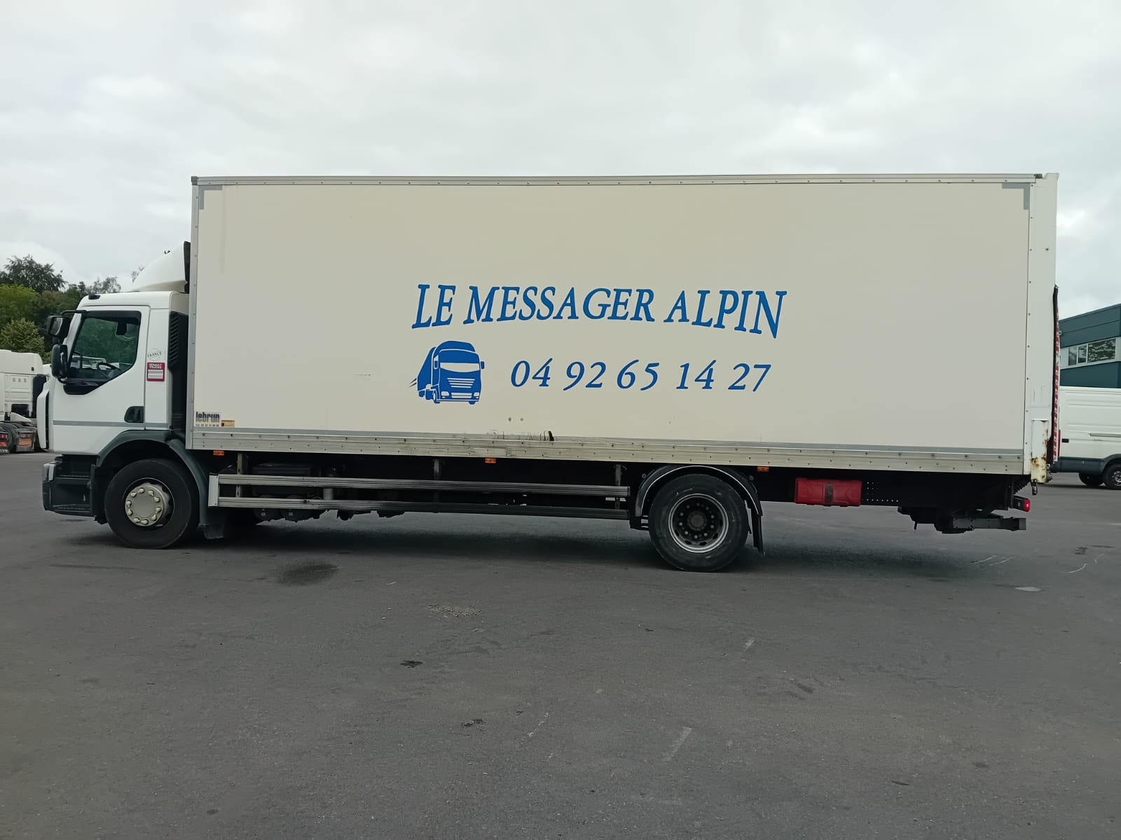 Vente occasion  Porteur - Renault D18 - 320 (Belgique - Europe) - Houffalize Trading s.a.