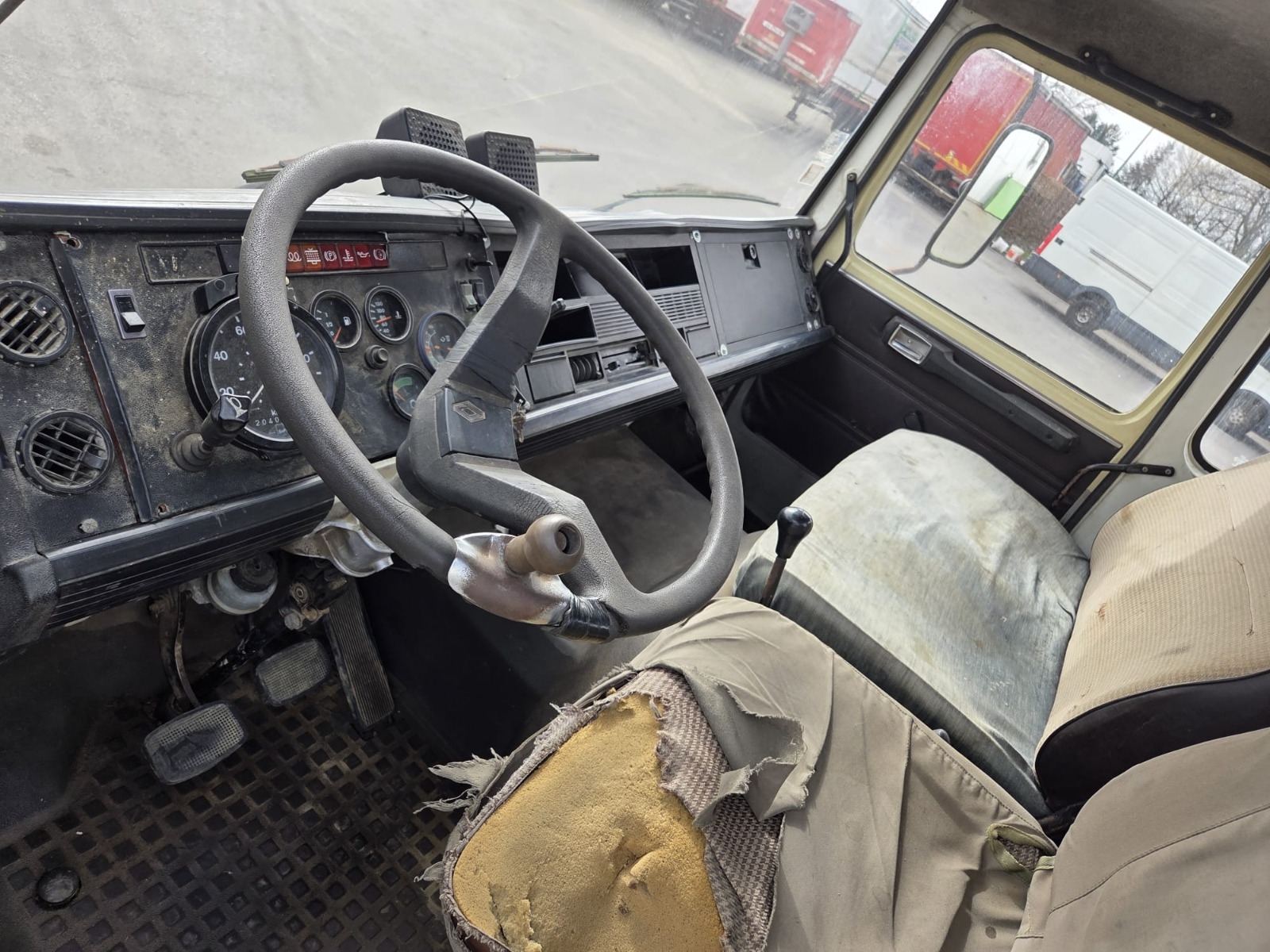 Vente occasion  Porteur - Renault Saviem (Belgique - Europe) - Houffalize Trading s.a.