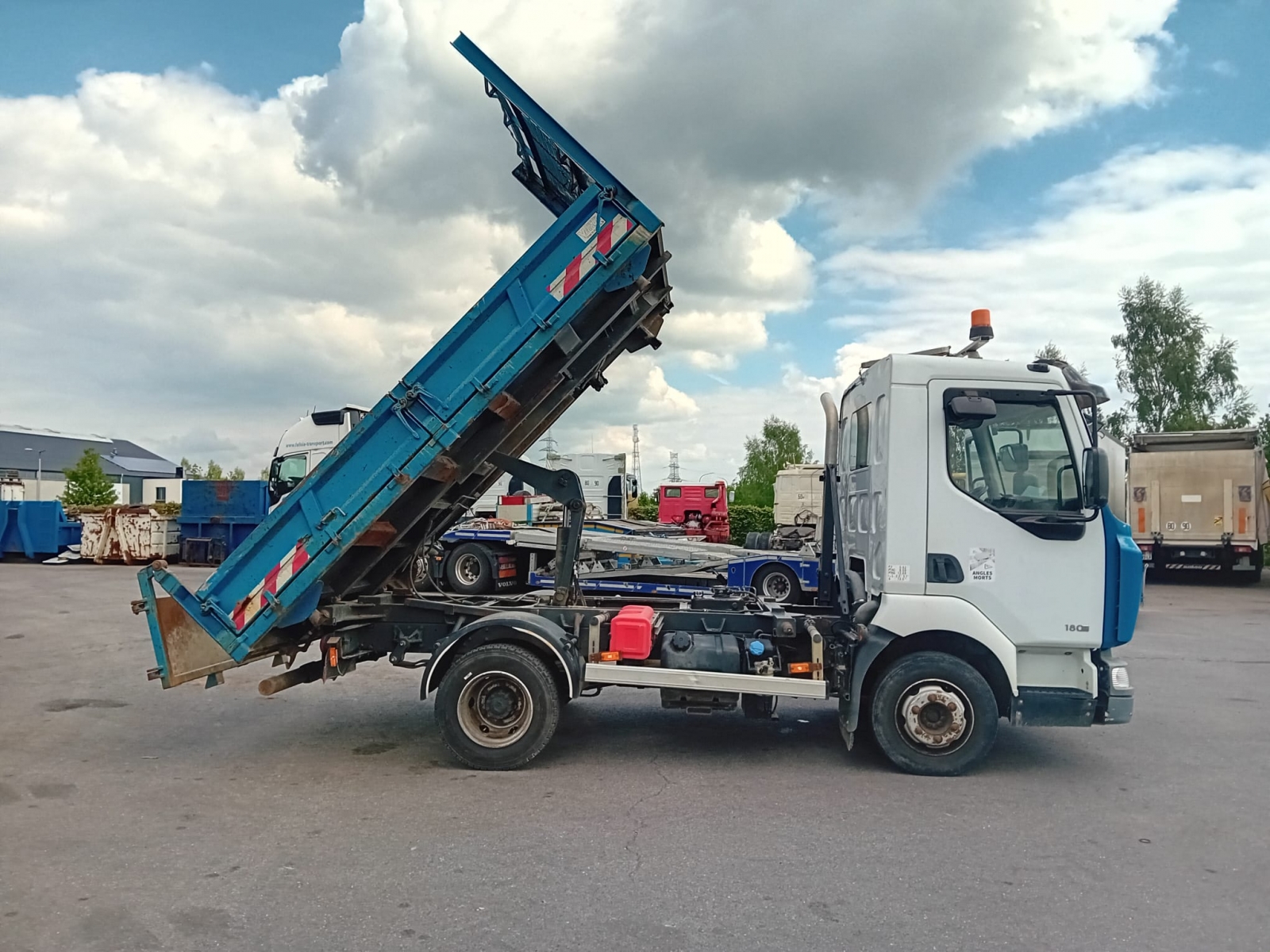 Vente occasion  Porteur - Renault Midlum 180dxi benne (Belgique - Europe) - Houffalize Trading s.a.