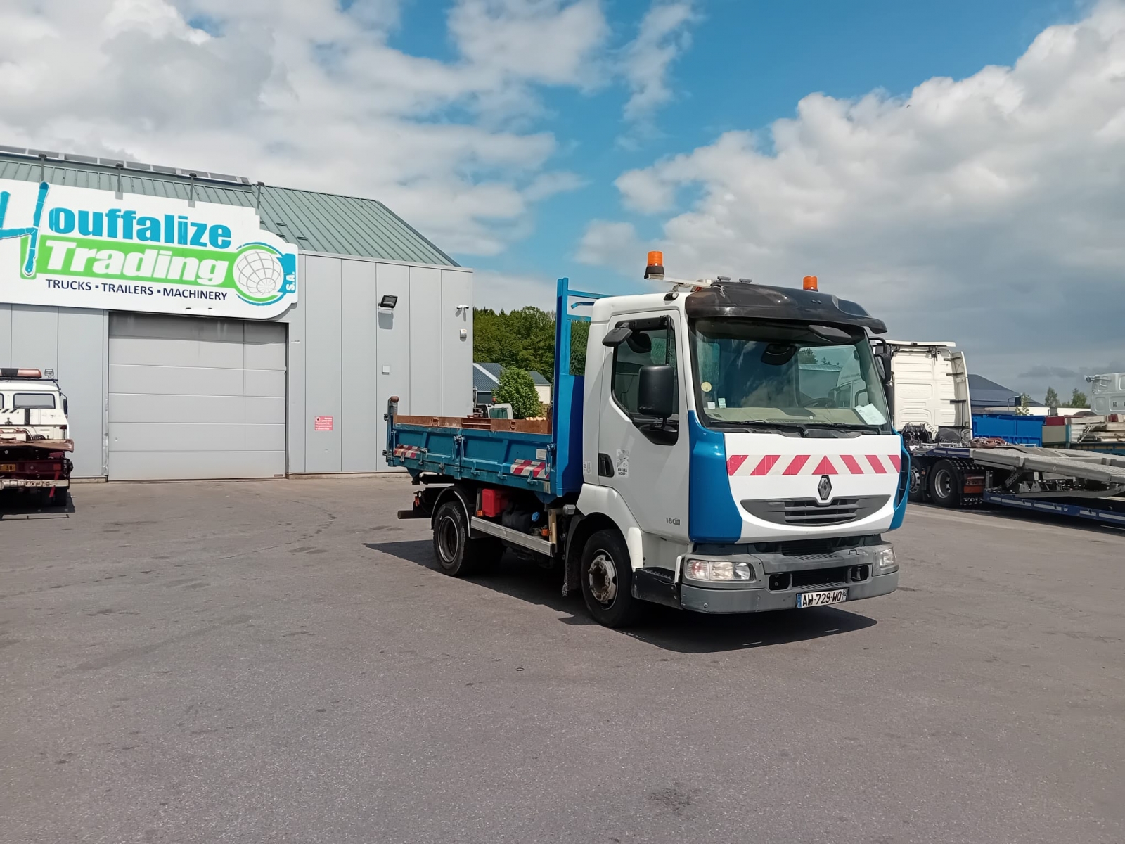 Vente occasion  Porteur - Renault Midlum 180dxi benne (Belgique - Europe) - Houffalize Trading s.a.