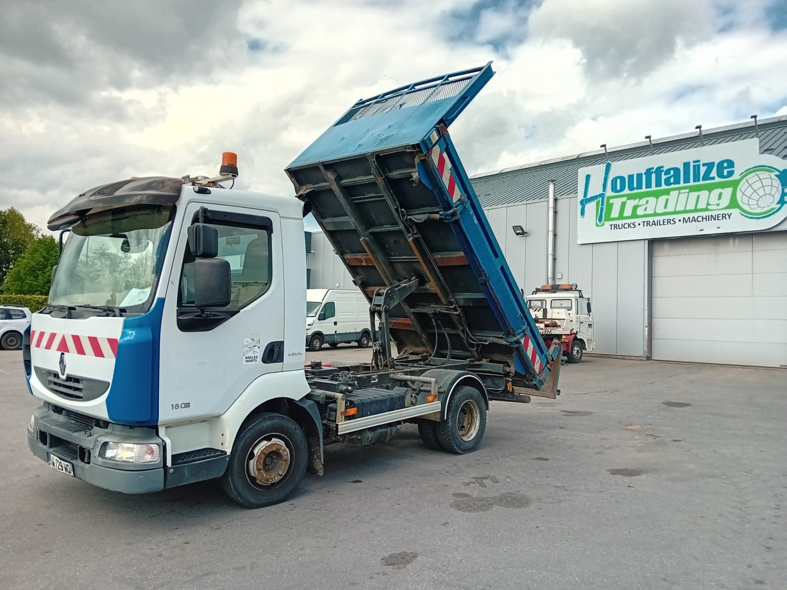 Vente occasion  Porteur - Renault Midlum 180dxi benne (Belgique - Europe) - Houffalize Trading s.a.