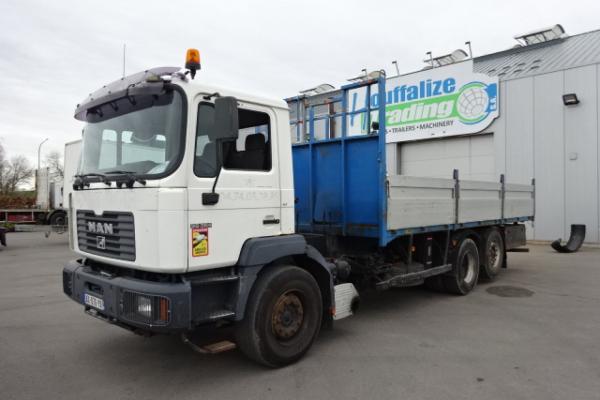 Unidades de camiones - MAN 26.364  Camion plateau F2000 (Belgique - Europe) - Houffalize Trading s.a.