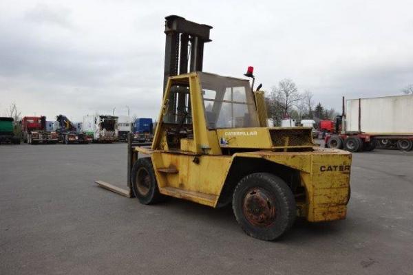 diferente - CATERPILLAR V225  CHARIOT ELEVATEUR (Belgique - Europe) - Houffalize Trading s.a.