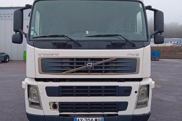 Unidades de camiones - VOLVO FM 260  PORTEUR FOURGON (Belgique - Europe) - Houffalize Trading s.a.