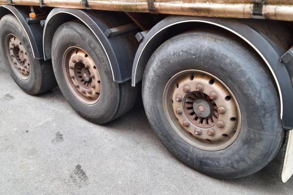Vente occasion Remorque - FRUEHAUF TX34CSK9EAA  Semi-remorque bachee (Belgique - Europe) - Houffalize Trading s.a.