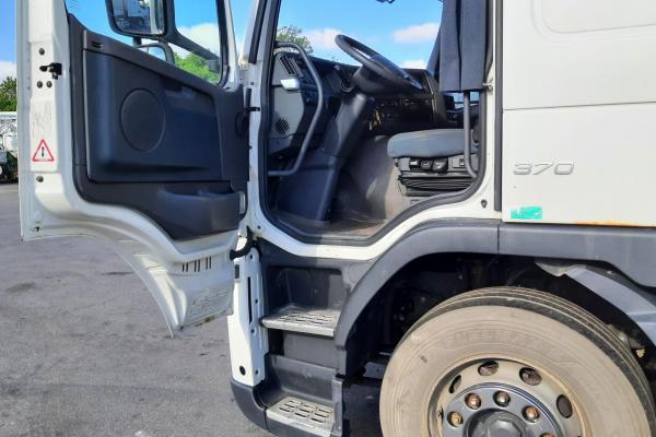 Vente occasion Porteur - VOLVO FM 370  Camion b?ch? (Belgique - Europe) - Houffalize Trading s.a.