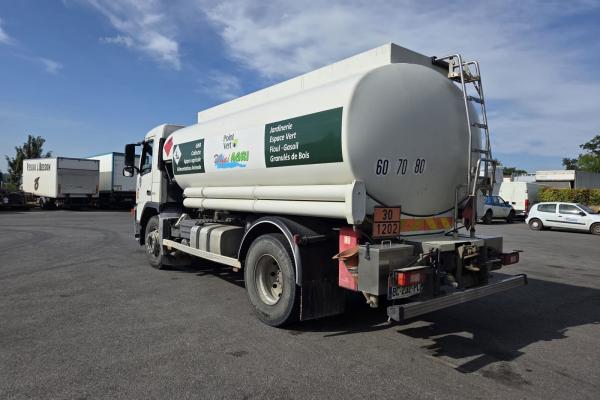 Vente occasion Porteur - VOLVO FM9 4X2  Camion citerne (Belgique - Europe) - Houffalize Trading s.a.