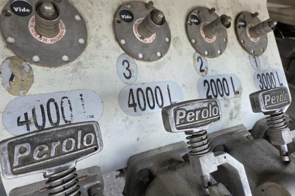 Vente occasion Porteur - VOLVO FM9 4X2  Camion citerne (Belgique - Europe) - Houffalize Trading s.a.